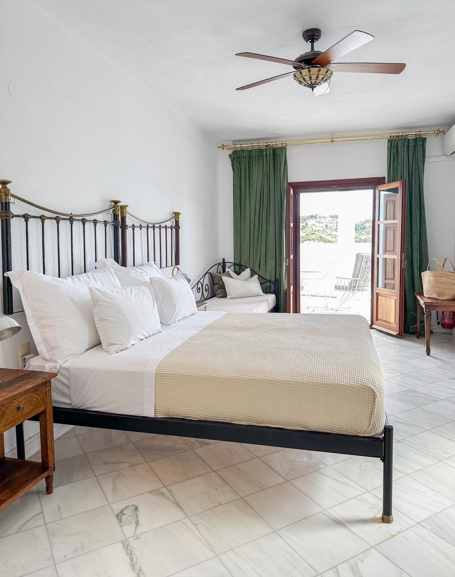 Ourania'S Mansion Hotel สเกียธอสทาวน์ ภายนอก รูปภาพ